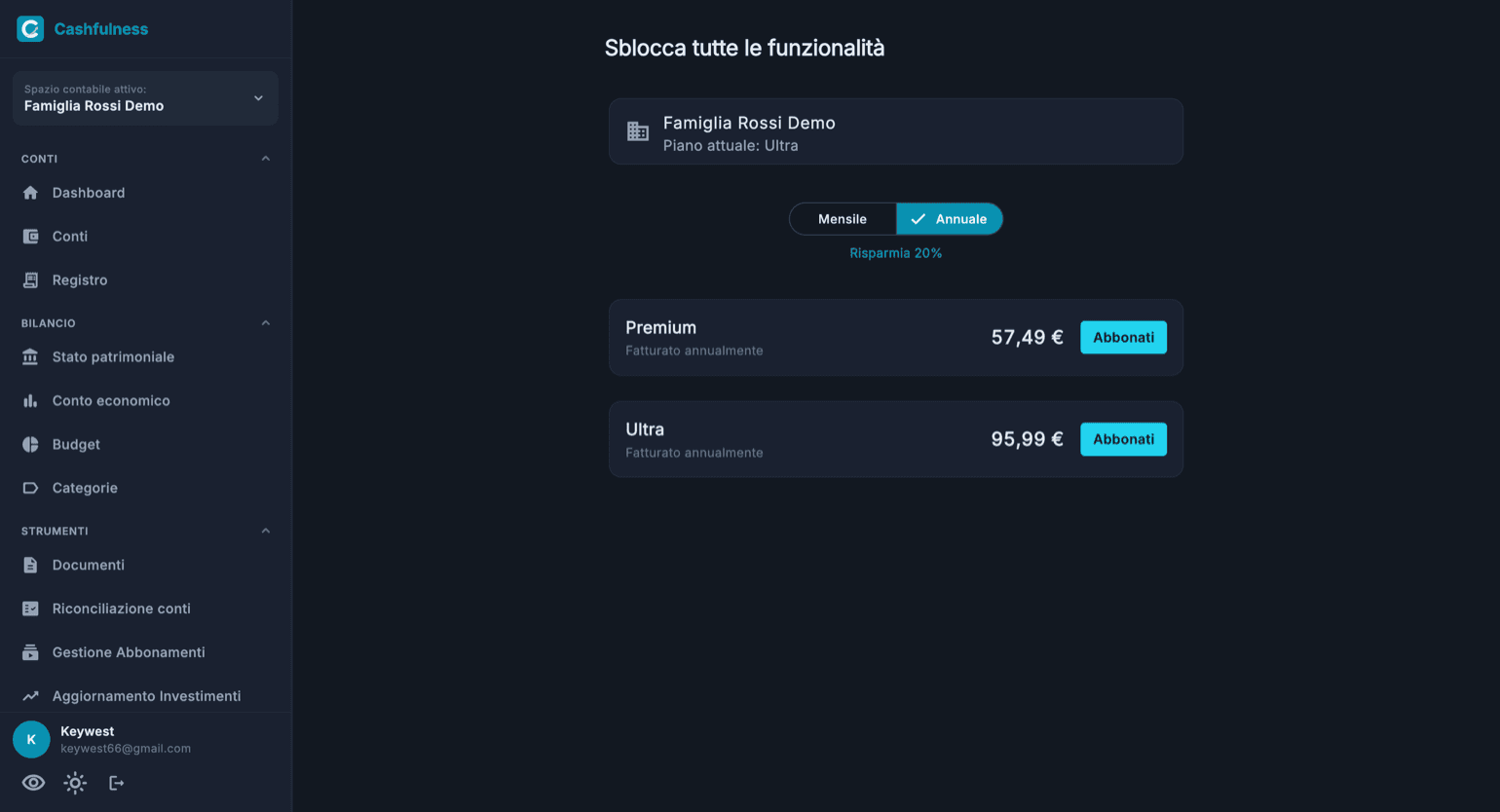 La schermata di confronto dei piani nell'app: in alto il piano attuale dello spazio contabile, al centro la scelta tra fatturazione mensile e annuale, sotto i piani Premium e Ultra con il pulsante Abbonati.